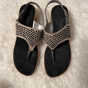 Women’s thong sandal low heel w metal studs on top